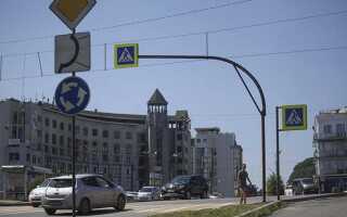 При въезде на кольцо какой поворотник включать