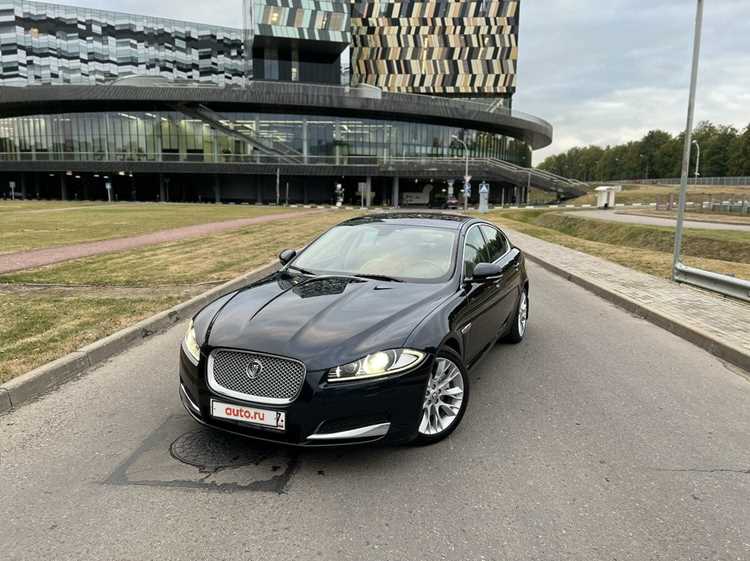 Какие двигатели доступны для Jaguar XF 2017 года и их ключевые характеристики