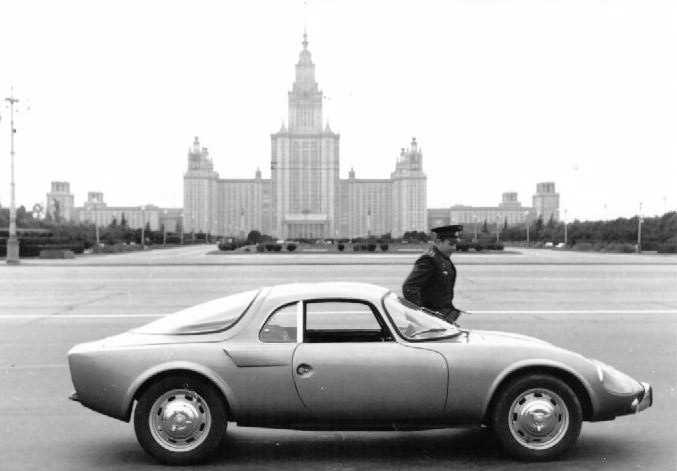 Какой автомобиль был у гагарина