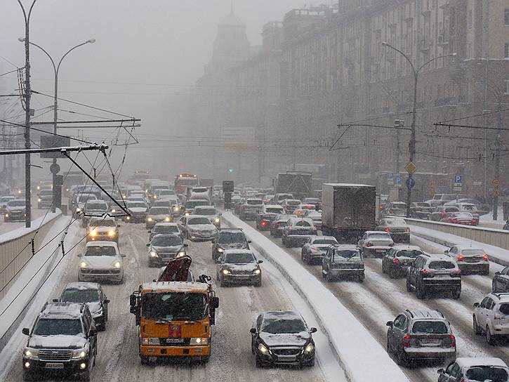 Какие районы Москвы страдают от переизбытка машин больше всего