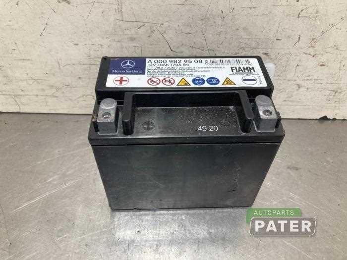Расположение резервного аккумулятора в багажнике Mercedes W212