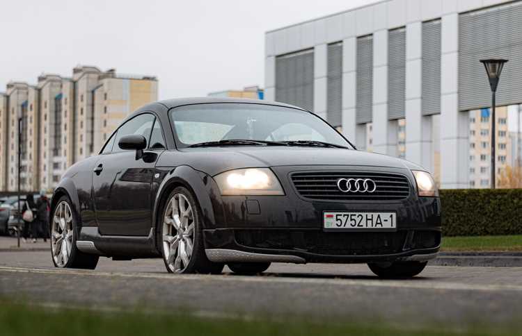 Особенности заднего ряда сидений в Audi TT RS и других топовых версиях