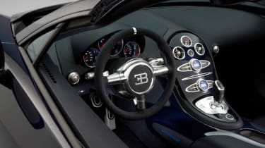 С 2019 года стоимость подержанных Bugatti Veyron Super Sport на вторичном рынке демонстрирует нелинейную динамику, обусловленную редкостью модели, состоянием экземпляров и макроэкономическими факторами. В 2019 году средняя цена составляла €2,1–2,3 млн, однако уже к концу 2020 года наблюдался рост до €2,4–2,6 млн из-за ограниченного предложения и повышенного спроса на коллекционные суперкары. Ключевым драйвером стало сокращение производства оригинальных запчастей и растущий интерес со стороны инвесторов, рассматривающих модель как актив.