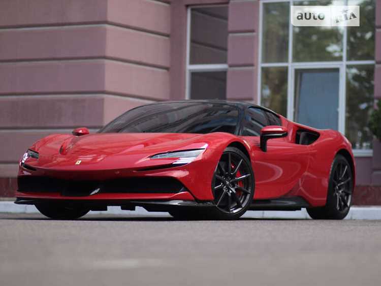 Стоимость Ferrari Roma в 2022 году: комплектации и доплаты за опции