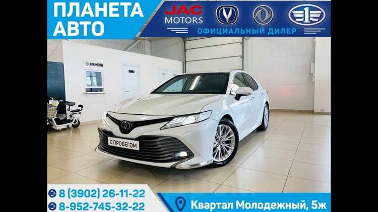 При покупке подержанной Camry налоги снижаются: налог на приобретение составляет 3% независимо от цены, а ежегодный налог на владение уменьшается на 10–30% в зависимости от возраста автомобиля. Однако Shaken для машин старше 10 лет обходится дороже на 20–40%, что нивелирует экономию на других сборах.