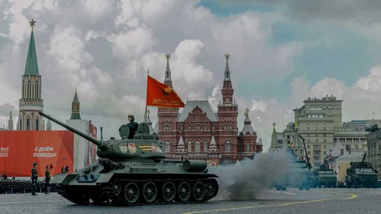 Особое внимание привлекают исторические экспонаты, восстановленные до ходового состояния. В параде участвуют легендарные undefinedТ-34-85</strong>, <strong>СУ-100</strong> и <strong>ИС-2</strong>, прошедшие реставрацию на предприятиях «Уралвагонзавода» и «Курганмашзавода». Для точного воспроизведения оригинальных характеристик использовались архивные чертежи и детали, изготовленные по технологиям 1940-х годов. Эксперты рекомендуют обратить внимание на <em>системы управления огнем</em> и <em>ходовые части</em> – именно они стали ключевыми факторами победы в Великой Отечественной войне.»></p>
<p>Для зрителей, планирующих посетить парад, важно учитывать особенности размещения техники. Основная часть колонны движется по <strong>Тверской улице</strong>, где лучше всего видны тяжелые образцы – танки и самоходные артиллерийские установки. Легкобронированные машины и ракетные комплексы проходят ближе к <strong>Манежной площади</strong>. Оптимальные точки для фотосъемки: <strong>Триумфальная арка</strong> (для динамичных ракурсов) и <strong>гостиница «Москва»</strong> (для панорамных снимков). Время прохождения техники – с 10:00 до 10:45.</p>
<p>Техническая подготовка к параду начинается за три месяца. Каждая единица проходит <strong>120-часовую проверку</strong> на полигонах в Алабино и Кубинке. Особое внимание уделяется <em>гидравлическим системам</em> и <em>электронике</em> – именно они чаще всего выходят из строя при длительных тренировках. Для исторической техники используются специальные смазочные материалы, предотвращающие коррозию. В 2023 году из-за технических неисправностей не смогли принять участие 5% заявленных образцов – в этом году этот показатель планируется снизить до 2%.</p>
<h2>Какие образцы бронетехники участвуют в Параде Победы и их тактико-технические характеристики</h2>
<p><img decoding=