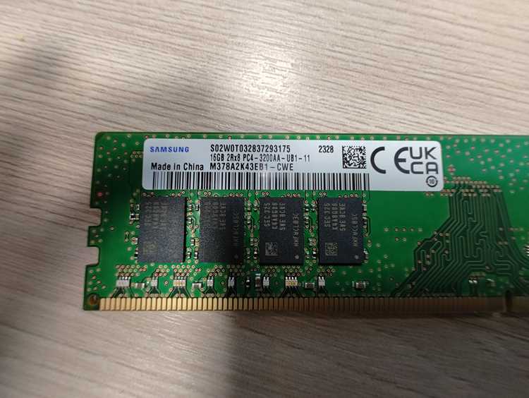 Если вы используете эту память в сборке с процессором Intel 12-го поколения и новее, активируйте XMP 2.0 в BIOS. Даже без разгона это позволит выжать максимум из стандартных таймингов. Для AMD Ryzen (особенно Zen 3/4) рекомендуется вручную выставить напряжение на 1,35 В и протестировать стабильность с пониженными таймингами – контроллер памяти у этих процессоров более чувствителен к задержкам.